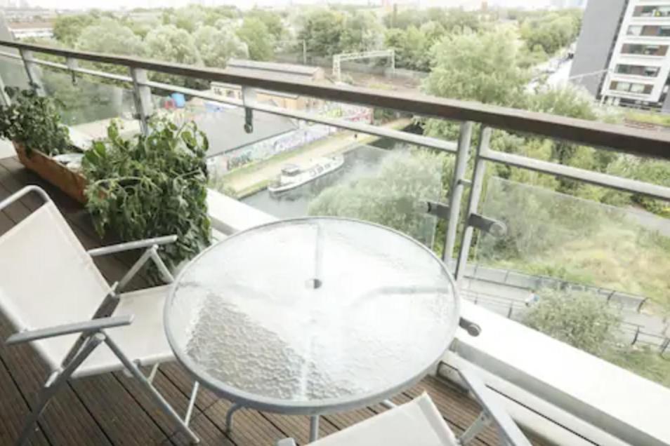 Bedroom & Dedicated Workspace In Spacious Flat *