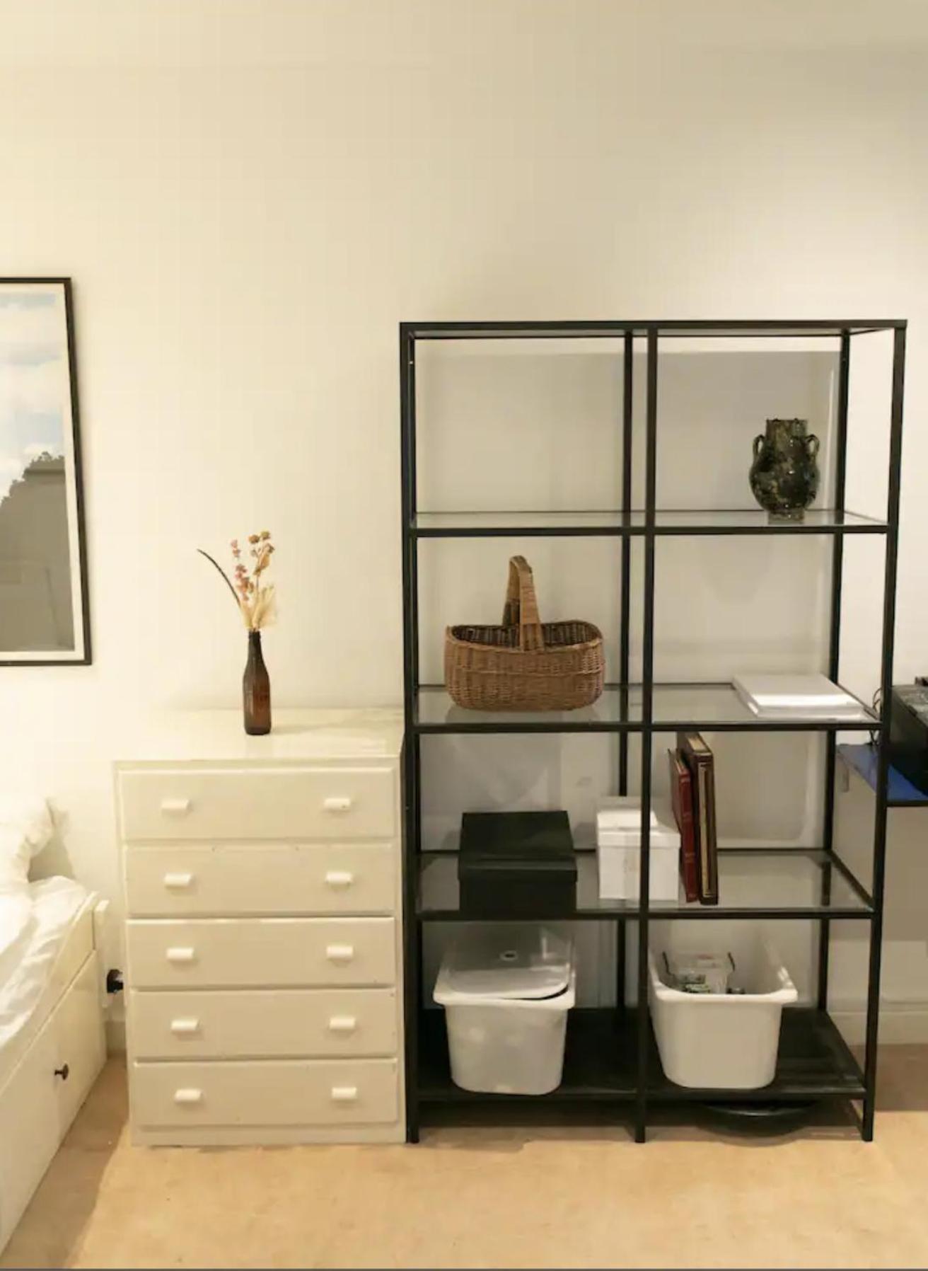 Bedroom & Dedicated Workspace In Spacious Flat London